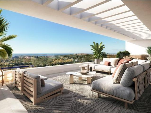 Apartamento planta primera de 4 dormitorios y 4 baños. Casares