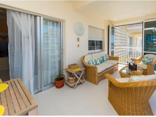 Apartamento primera línea de playa en Benicàssim: 9ª altura con terraza y piscina frente al mar