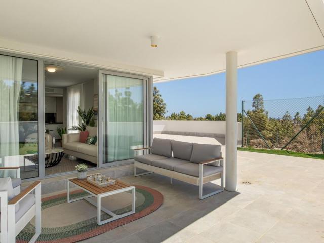 Apartamento primera planta de 3 dormitorios y 2 baños con vistas al mar. Mijas Costa