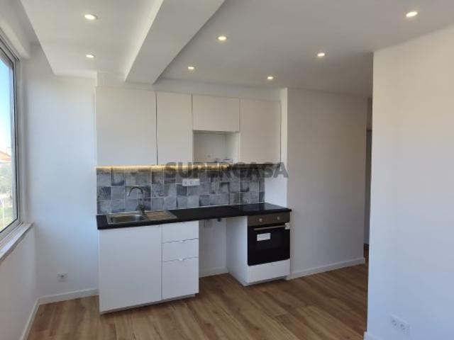 Apartamento remodelado com Varanda