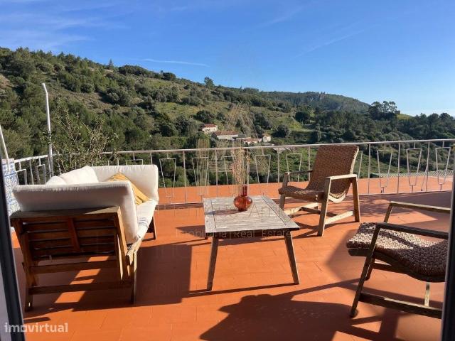 Apartamento remodelado com vista mpar em Sesimbra