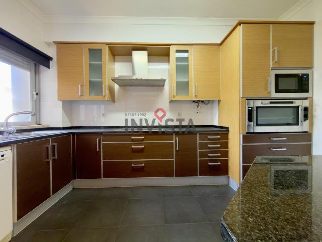 Apartamento remodelado com cozinha equipada