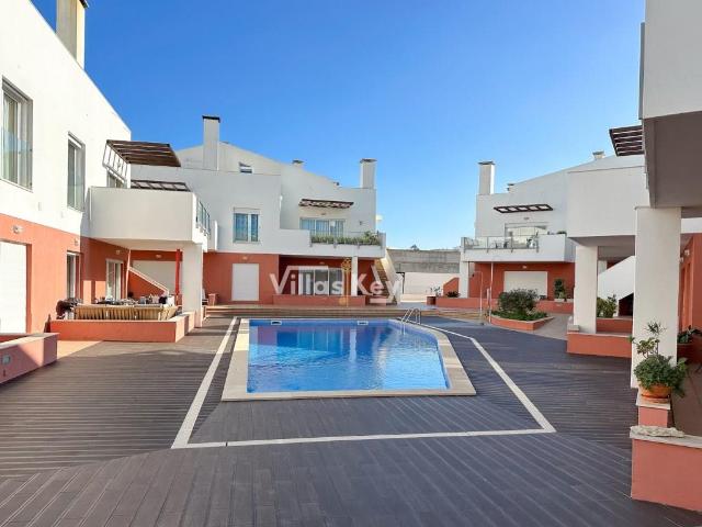 Apartamento remodelado, com piscina, perto da praia de Burga. 93m² Luz