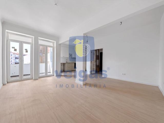 Apartamento remodelado de 3 quartos no Alto do Seixalinho Barreiro