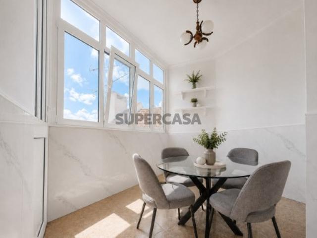 Apartamento remodelado T2 com 2WC e vista mar