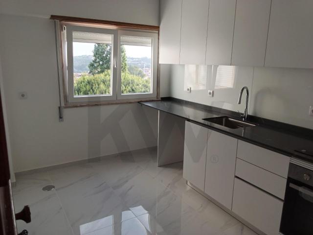 Apartamento Remodelado, T2 Vista Panorâmica em Massamá – Arrendamento