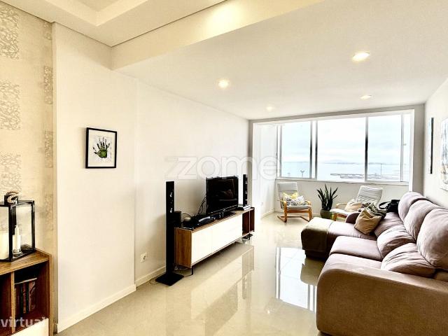 Apartamento remodelado T3 em Cacilhas com vista Rio Tejo