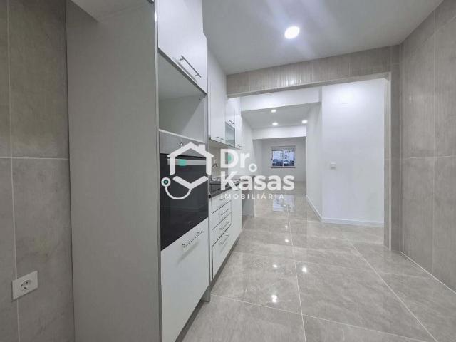 Apartamento renovado T2 em Almada central
