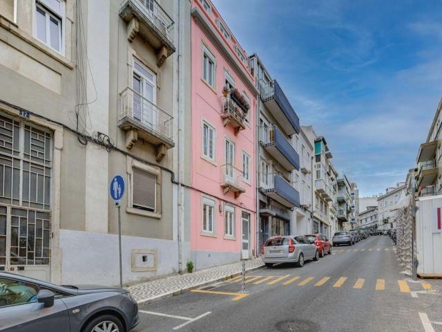 Apartamento Renovado T2 em Campolide, Lisboa