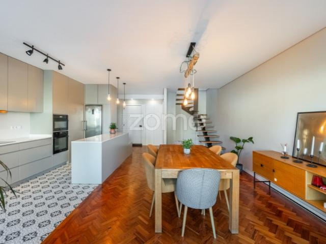 APARTAMENTO RENOVADO T5 DUPLEX NA RUA ÁLVARES CABRAL, PORTO