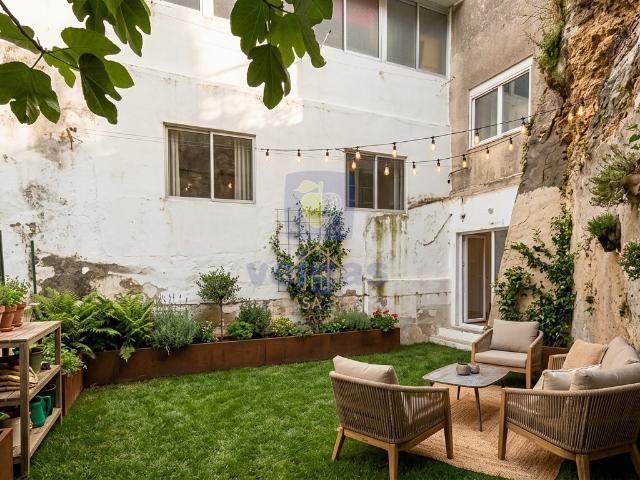 Apartamento renovado com 3 quartos 1 suite e terraço, em Alverca do Ribatejo
