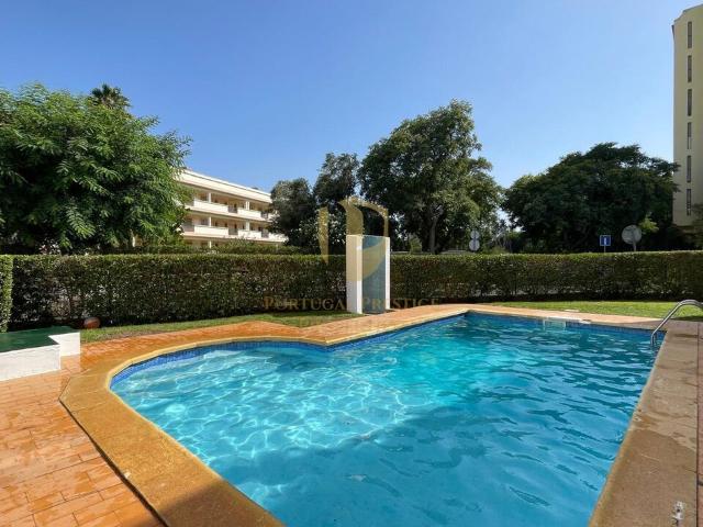 Apartamento renovado com piscina em Vilamoura