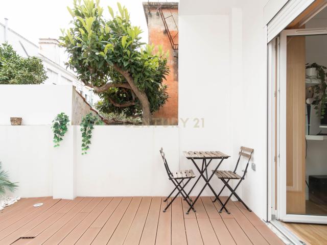 Apartamento T2 Renovado com Terraço na Pontinha