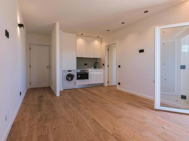 Apartamento T1+1 Renovado à Venda – Bairro do Rosário, Casca. 48m² Cascais e Estoril