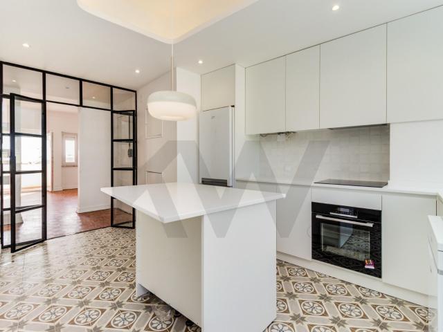 Apartamento Renovado com Vista Mar
