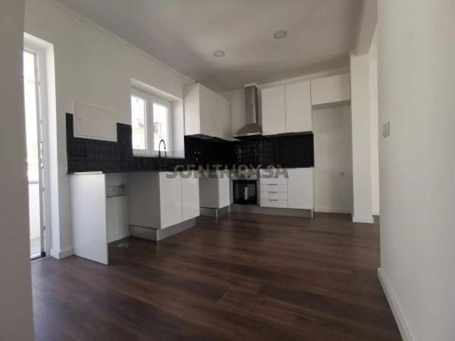Apartamento Renovado com Vista para o Rio em Setúbal Arrendado até Fevereiro de 2027