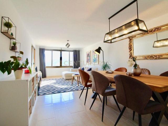 Apartamento renovado con vistas al mar en Cala Llonga