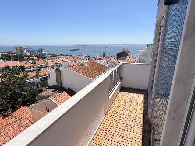 Apartamento renovado de 2 quartos com vistas para o rio Tejo. 65m² São Vicente