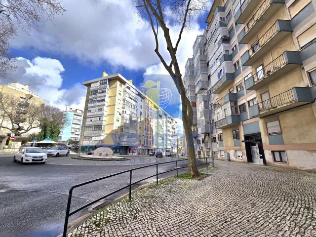 Apartamento renovado de 3 quartos em Benfica, Lisboa 97m² Benfica