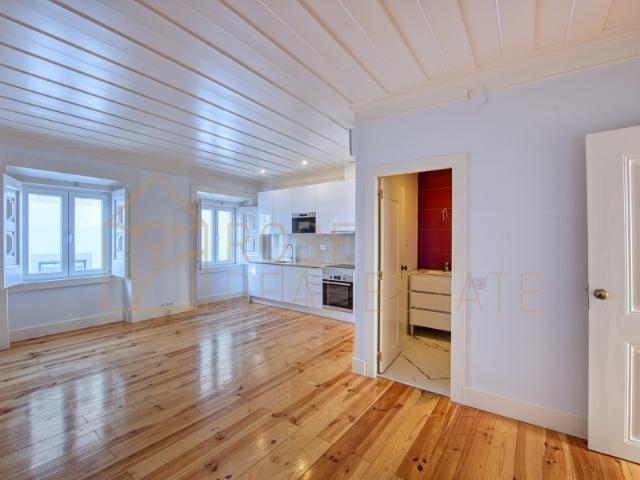 Apartamento Renovado e Luminoso em Lisboa