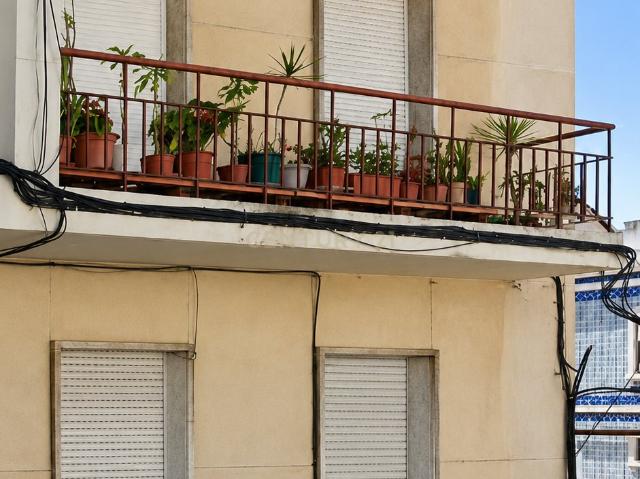 Apartamento Renovado em Barreiro com Terraço e Boa Localização