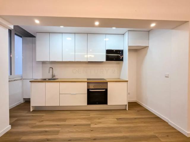 Apartamento Renovado em Setúbal com Vista para a Cidade