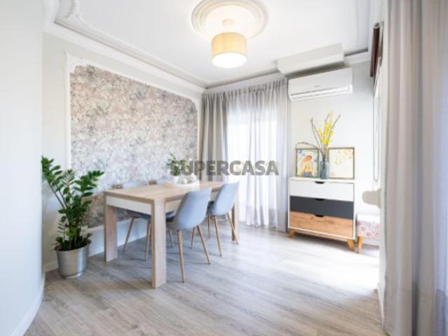 Apartamento Renovado na Sobreda da Caparica, Almada