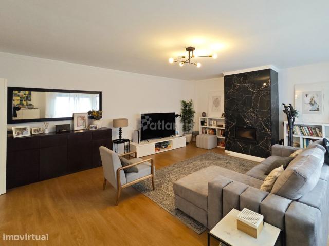 Apartamento recentemente remodelado com Vista Rio no Alto Santa Catari