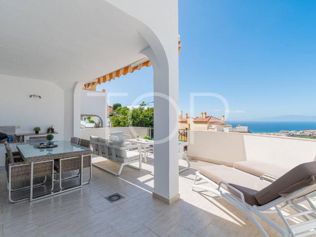 Apartamento reformado con amplia terraza y vistas al mar en Balcón del Atlántico, Torviscas Alto