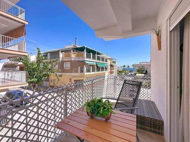 Apartamento reformado con terraza y vistas al mar en Pilar de la Horadada