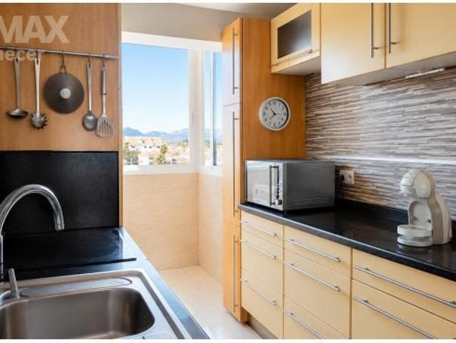 Apartamento reformado a 120 m de la playa con vistas al mar y gran terraza privada