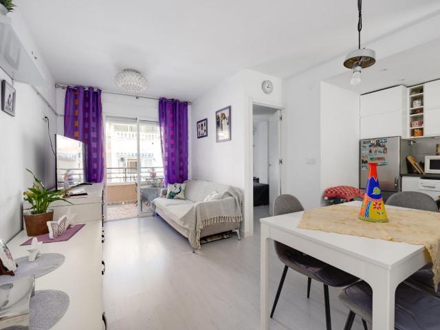 Apartamento reformado a 300 m de la Playa de Los Locos