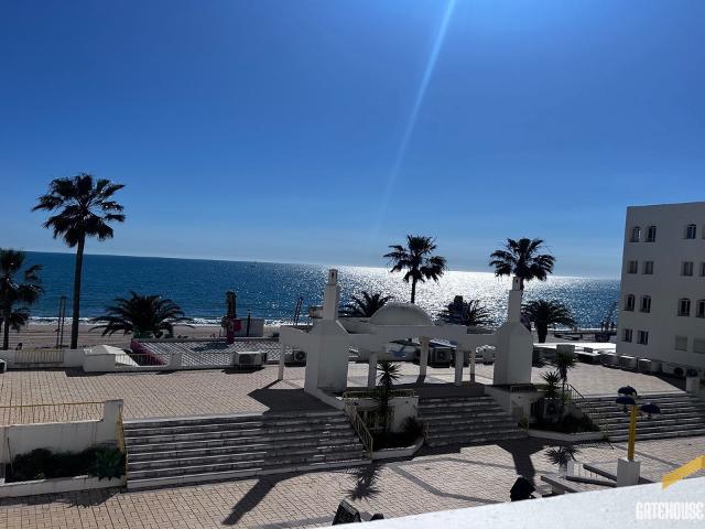 Apartamento reformado à beira mar com 2 quartos em Quarteira, Algarve Gatehouse internacional Algarve