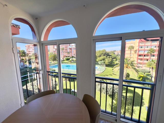 Apartamento reformado a estrenar con vistas a la piscina