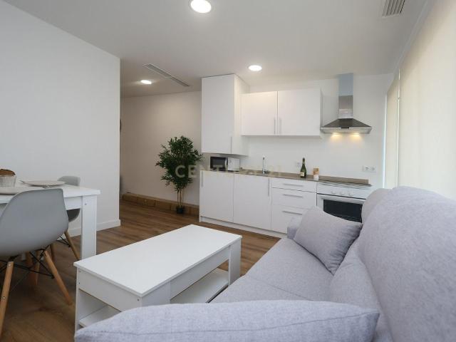 Apartamento reformado a pocos pasos de la playa de arena