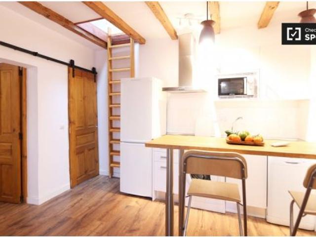 Apartamento reformado de 2 dormitorios en alquiler en Lavapiés