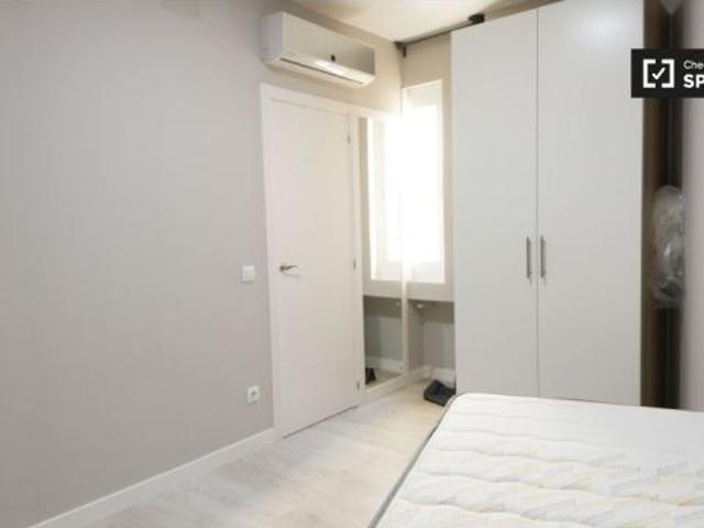 Apartamento reformado de 2 dormitorios en alquiler en Príncipe Pío, Madrid