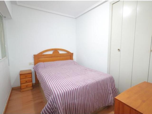 Apartamento reformado de 2 dormitorios en el centro de Torrevieja a 300 m del mar