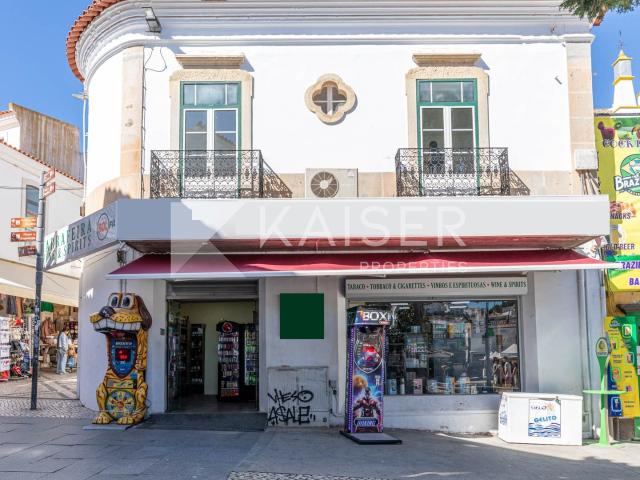 Apartamento reformado de 4 1+3 quartos, com terraço na cama e diferentes opções de configurações na lareira de Albufeira