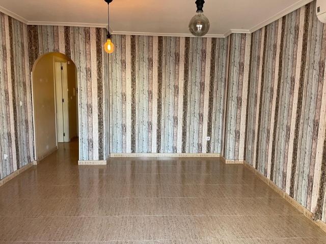 APARTAMENTO REFORMADO EN EL CENTRO DE TORREVIEJA