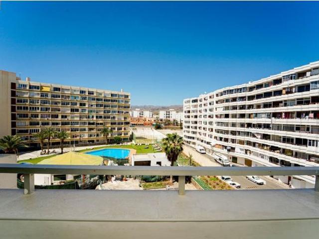 Apartamento reformado en Los Molinos con terraza y ubicación privilegiada en Avenida de Tirajanas