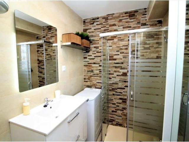 Apartamento reformado en venta a 150m de la playa de Levante, Benidorm. Parking y piscina