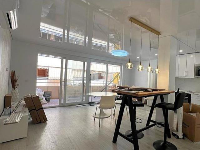Apartamento reformado y espacioso aprox. 105 m2 3.ª planta con amplio balcón al noreste, cerca d