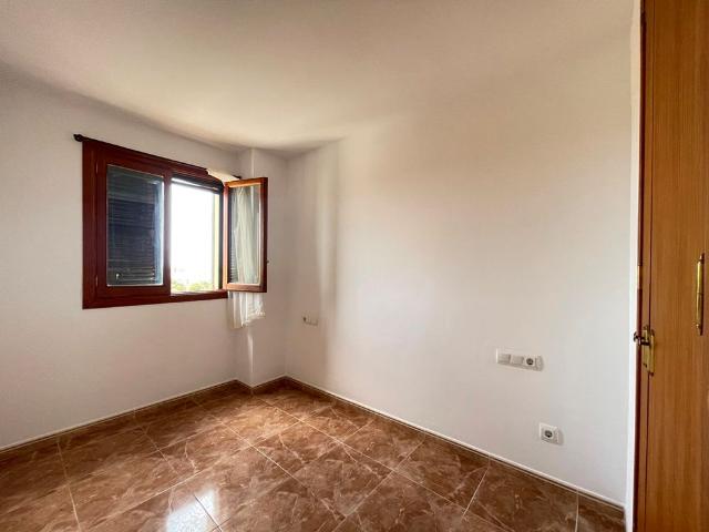 Apartamento sin amueblar de 3 dormitorios, 2 baños, en el pueblo de Llucmajor