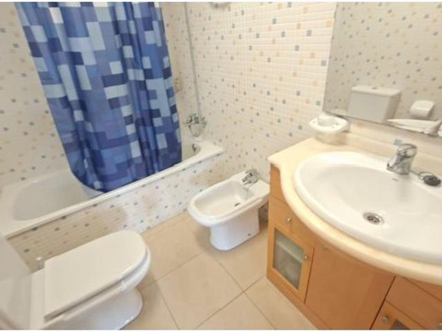 Apartamento situado en la playa de Guardamar del Safor, a tan solo 300 metros del mar