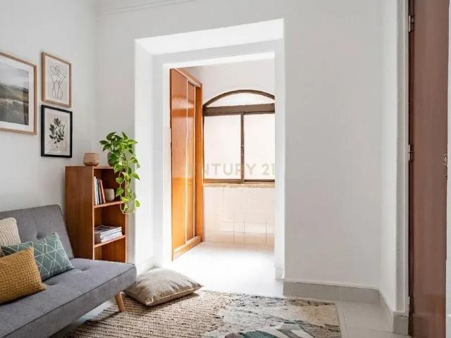 Apartamento soalheiro e muito central