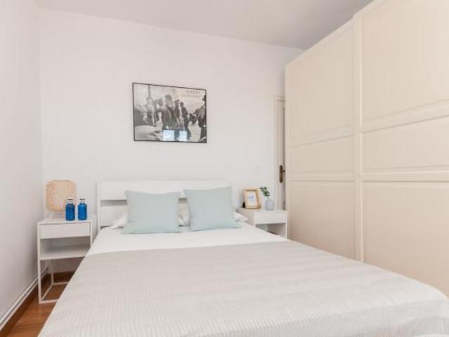 Apartamentos 3 Dormitorio Barcelona Barcelona ES65986199