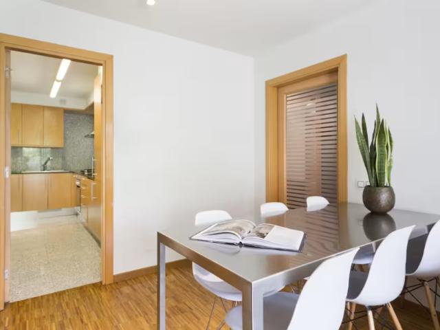 Apartamentos 3 Dormitorio Barcelona Barcelona ES96064289