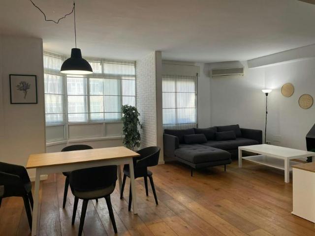 Apartamentos 3 Dormitorio Barcelona Barcelona ES100179014