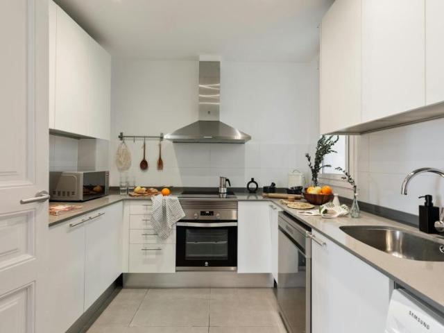 Apartamentos 3 Dormitorio Barcelona Barcelona ES101408110